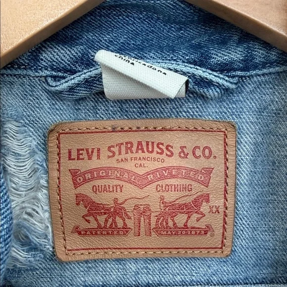 Levi’s Women’s Distressed Denim Vest – Blue – Size XS - Picture 2 of 8
